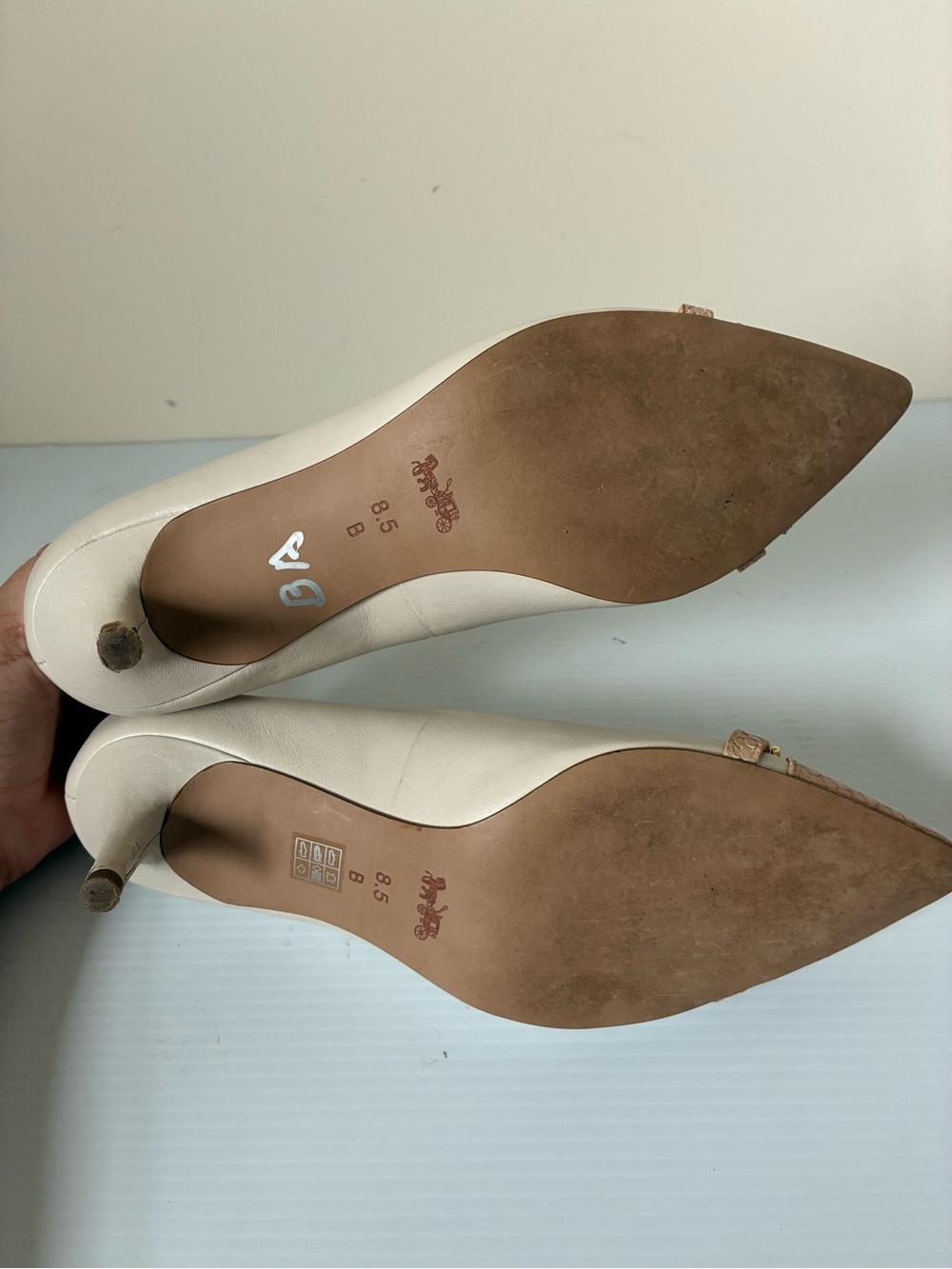 Coach Lauri Ivory Nude Colorblock Leather Pointed Toe Kitten Heel Pumps size 8.5 - Picture 9 of 12